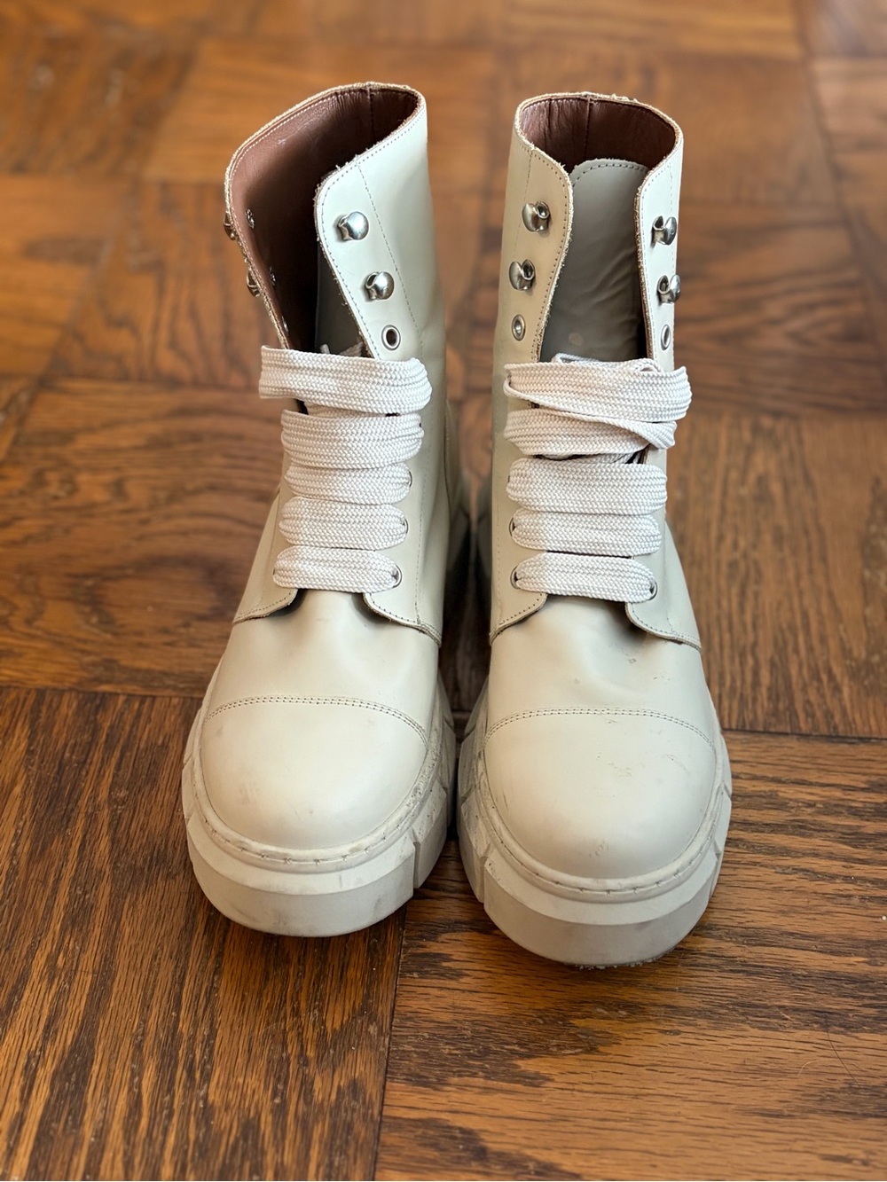 Alohas Women’s Cream Lace-Up Boots